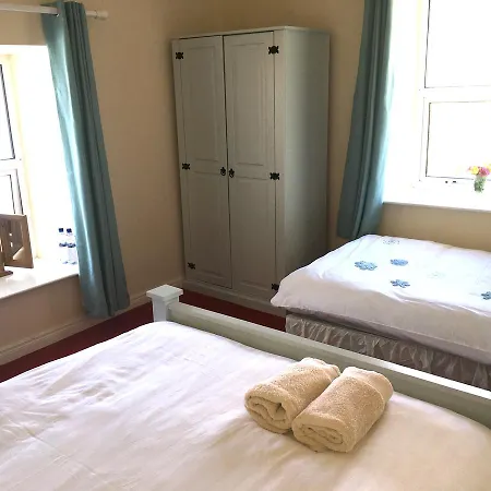 The Pier Bar , Bed & Breakfast *